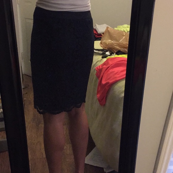 The Limited Navy Lace Pencil Skirt - Picture 2 of 7
